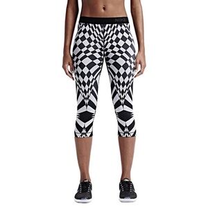 NWT Nike Pro Capris